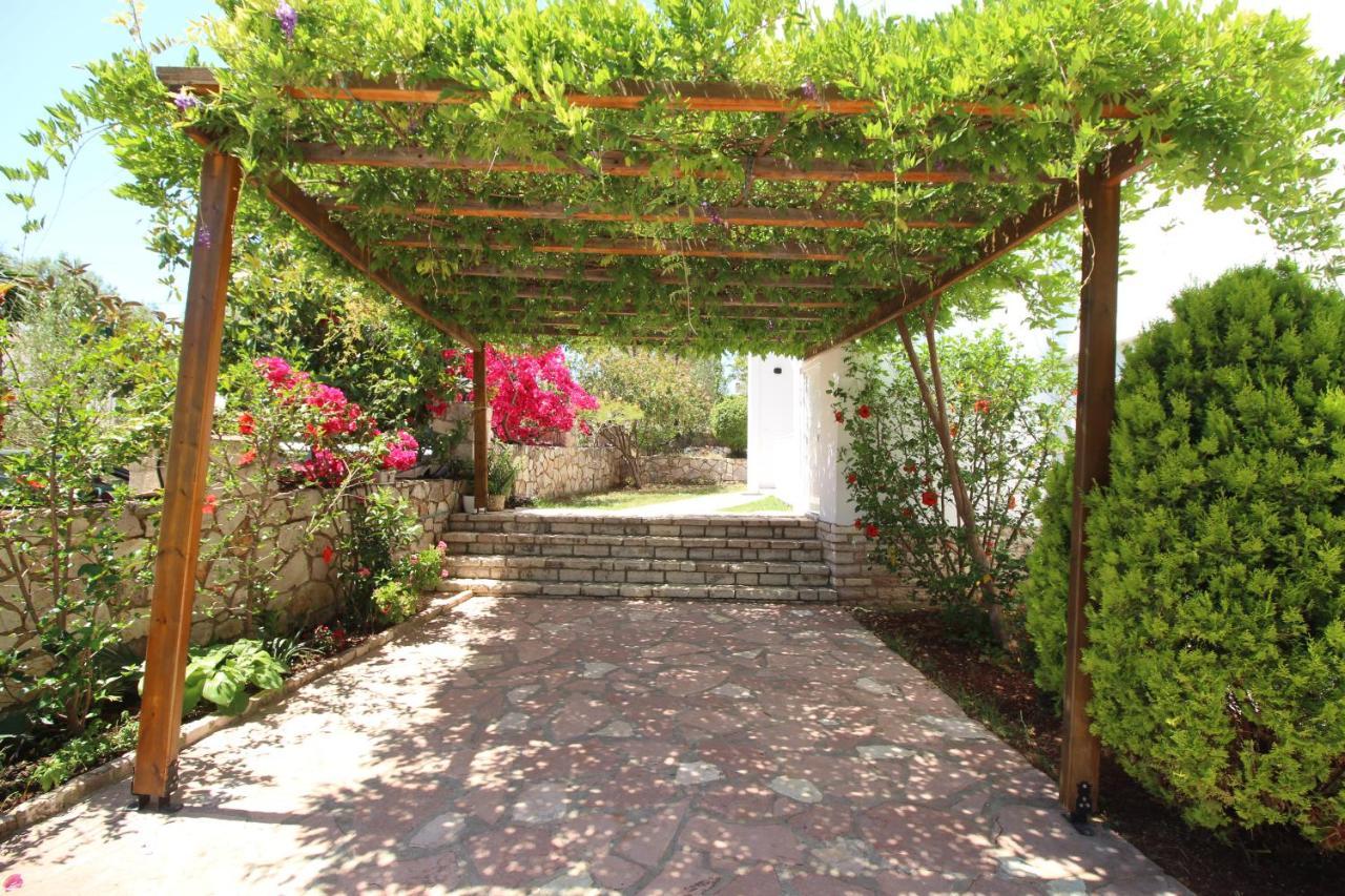 Hotel Villa Ambra Ksamil Exterior photo